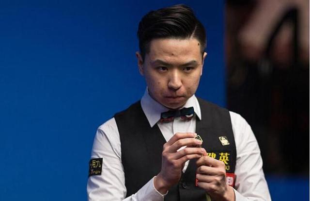 传和边路突 传和边路突