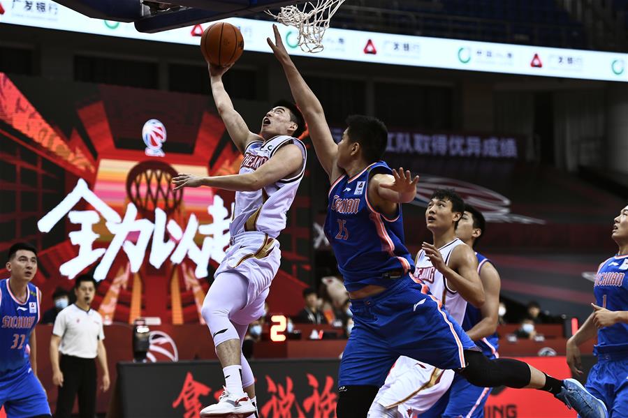 抢与无球跑